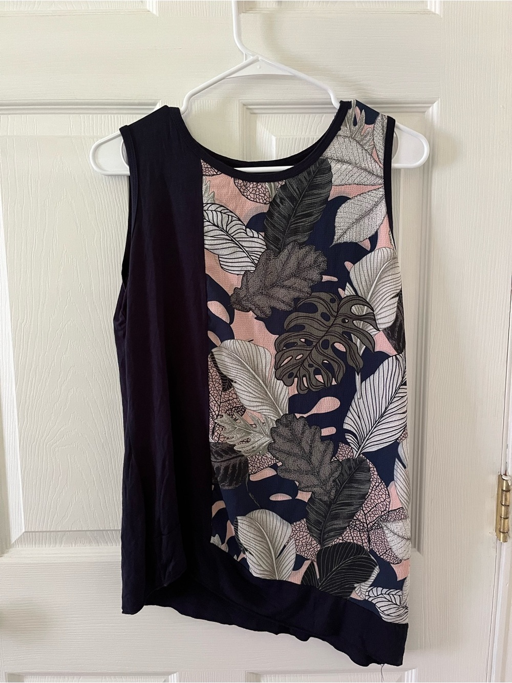 Edizta Navy and Blush Botanical Sleeveless Tank Top